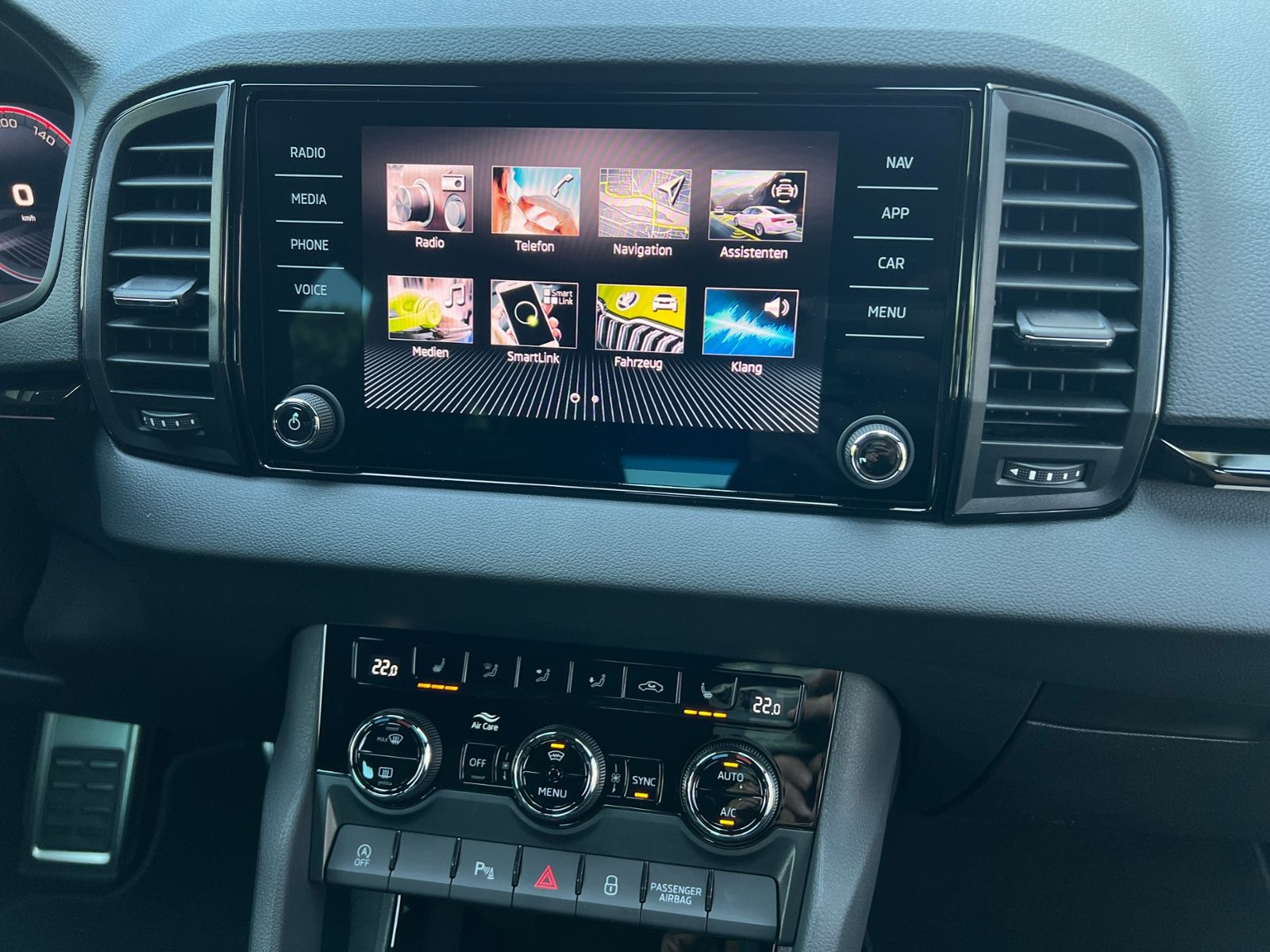 Fahrzeugabbildung SKODA Karoq Sportline 2.0 TSI 4x4 DSG *CANTON, AHK, 19