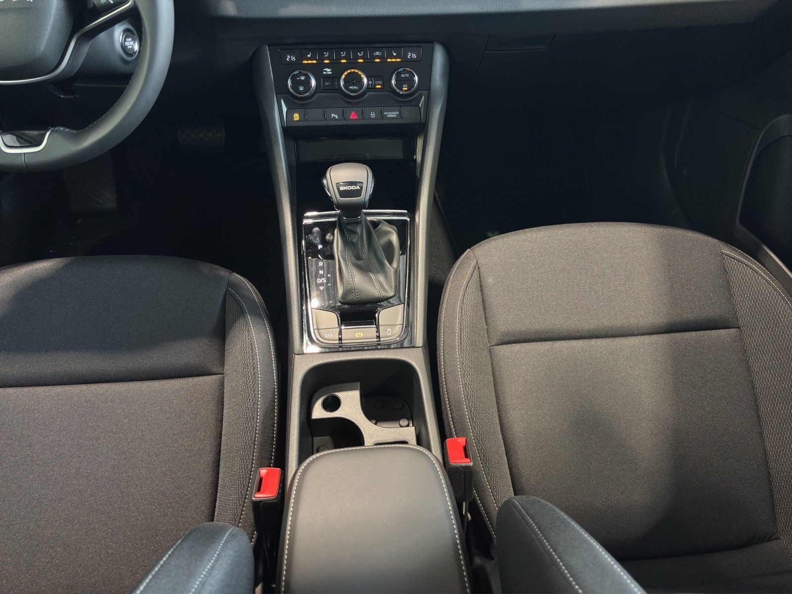 Fahrzeugabbildung SKODA Karoq Tour 1,5 TSI 110 kW DSG MATRIX/AHK/ACC/NAV