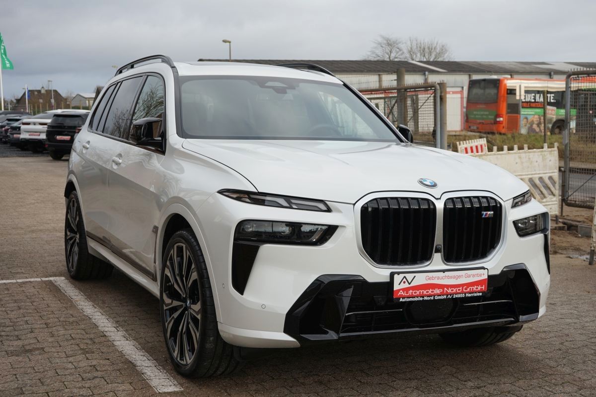Fahrzeugabbildung BMW X7 M60i*B&W*Pano Sky*23 Zoll Felgen*7 Sitzer