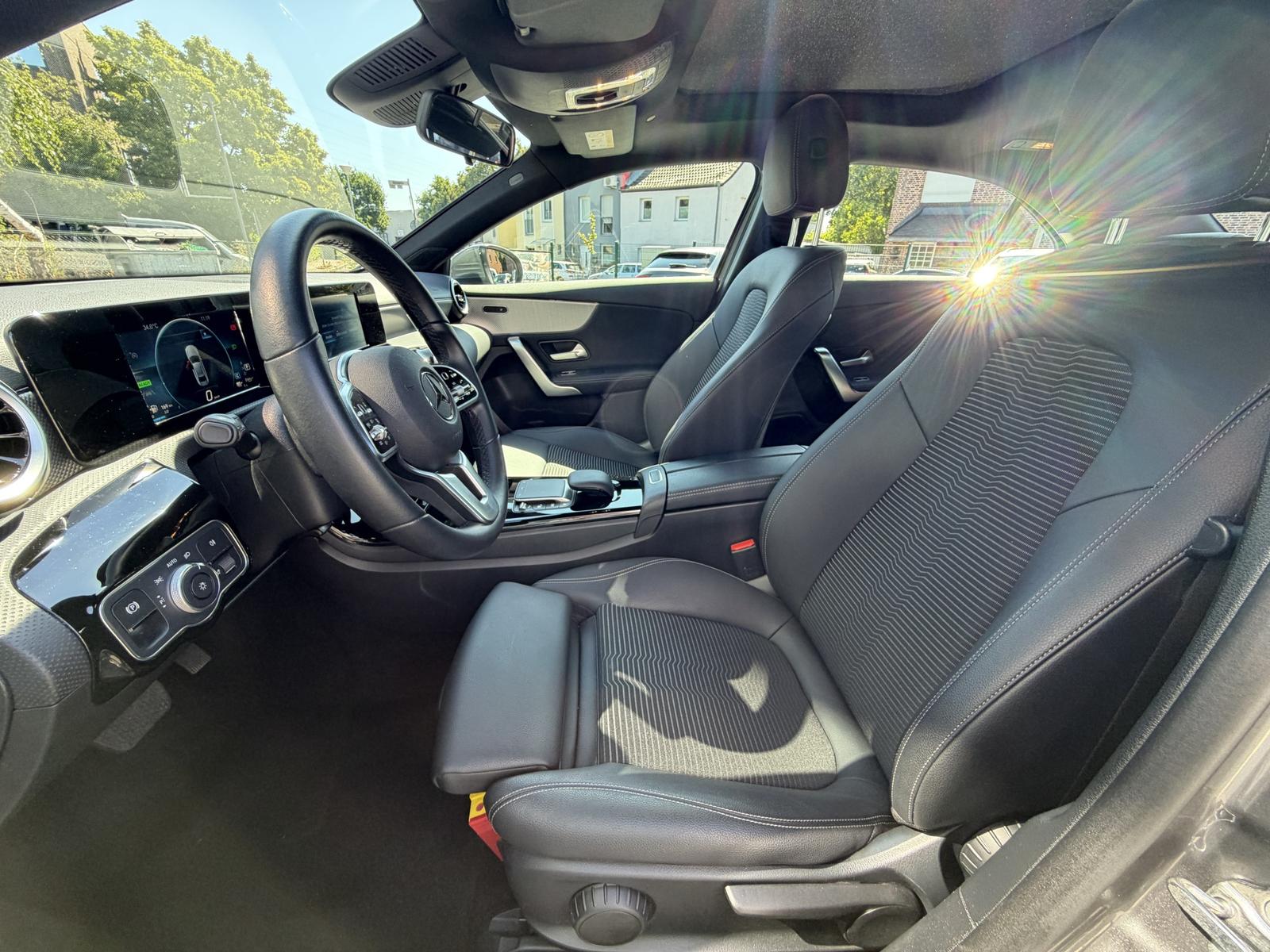 Mercedes-Benz A 250 e 8G-DCT Progressive | Pano | LED | DAB