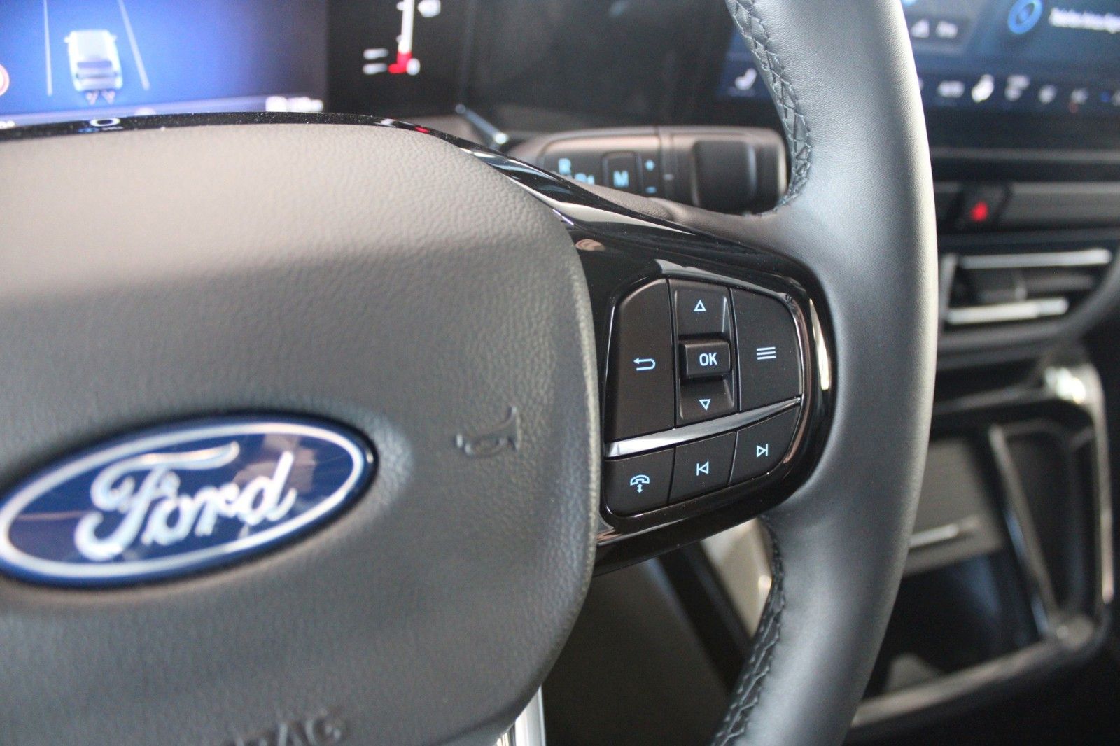 Fahrzeugabbildung Ford NUGGET L1 Active ALLRAD + Aufstelldach SOFORT