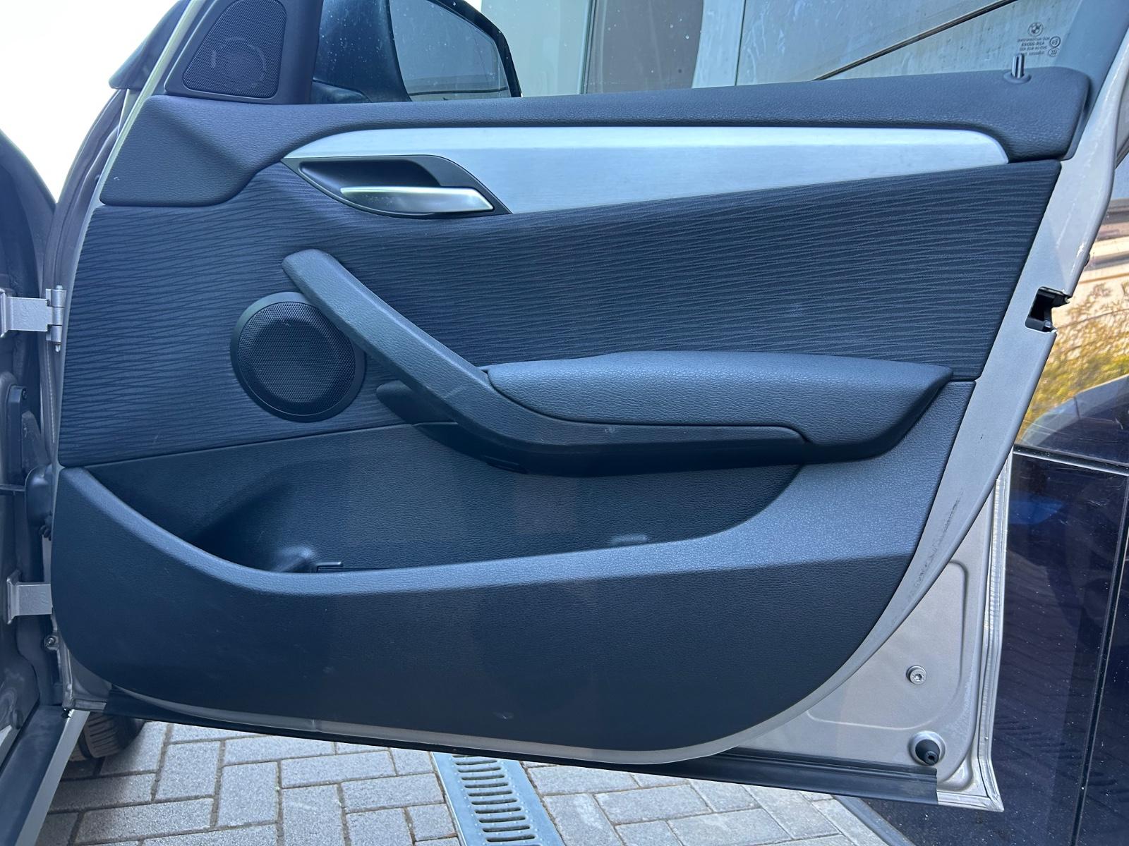 BMW X1 xDrive20d 184 ch • Boîte auto • 4x4 • GPS • Attelage • Sièges électriques chauffants