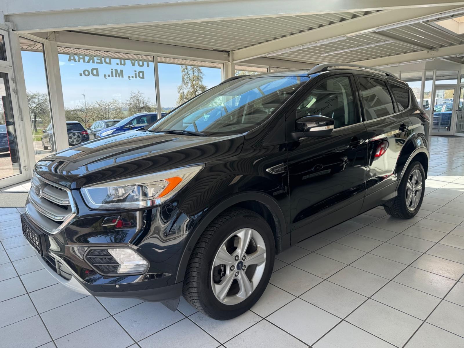 Ford Kuga Titanium *AHK *8xfach bereift *Schiebedach