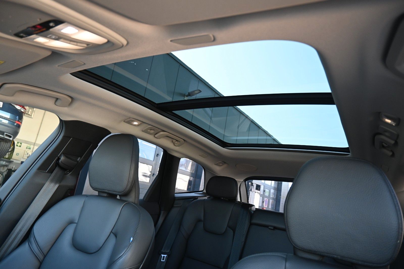 Fahrzeugabbildung Volvo XC60 T6 RC Inscription Expression*FSHZG*RFK*ACC