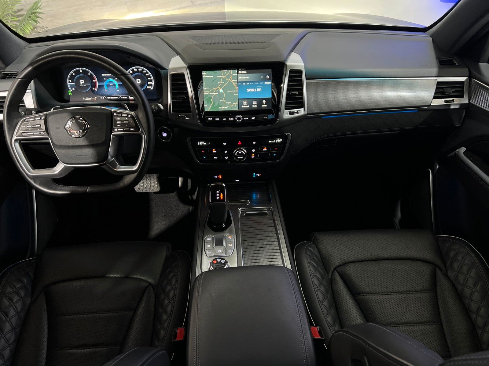 Fahrzeugabbildung Ssangyong REXTON Sapphire*AHK*360°*Sidesteps*Standheizung*