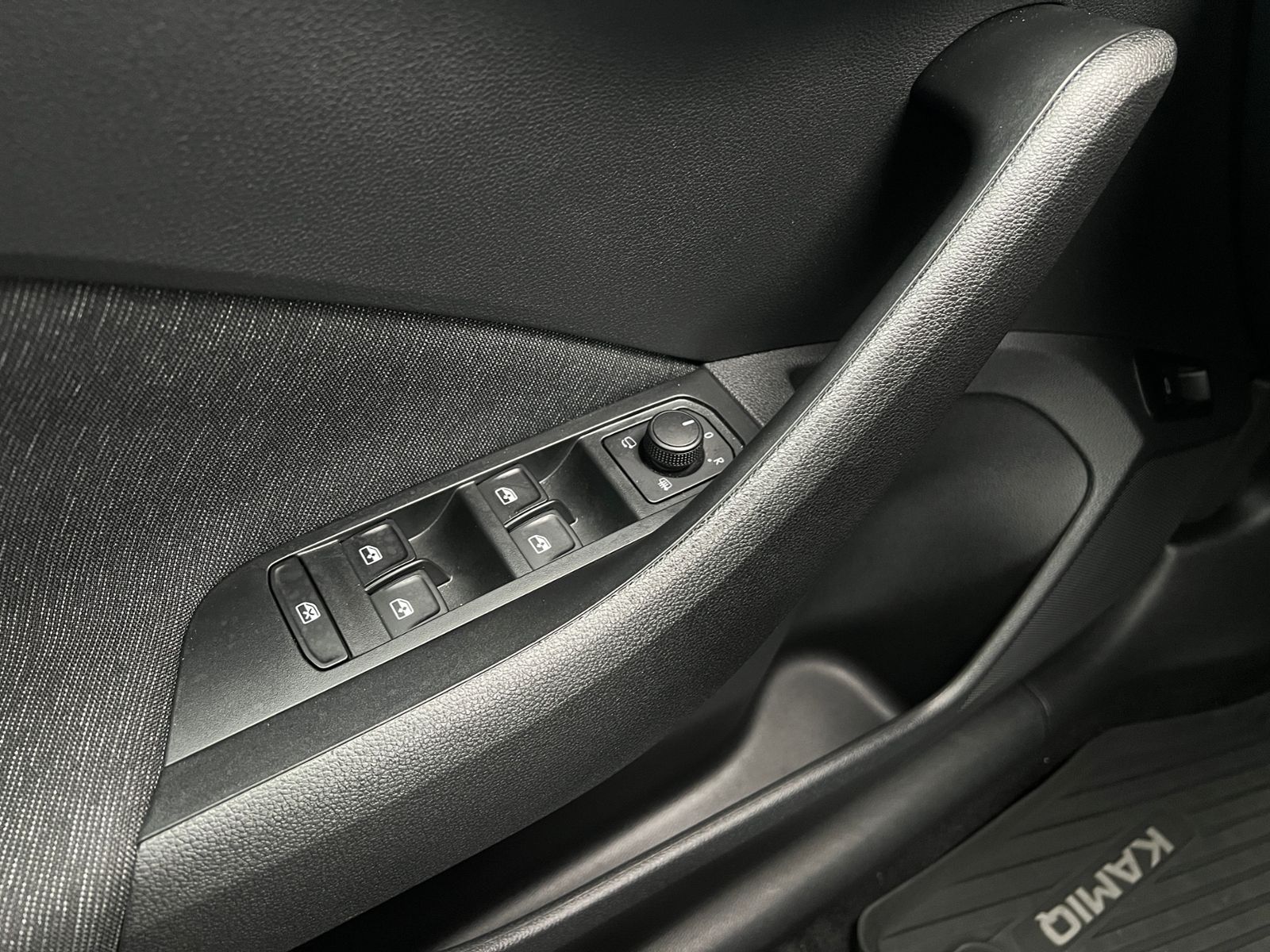 Fahrzeugabbildung SKODA Kamiq Style 1.5 TSI DSG *AHK, LED, ACC, 17"-LM*