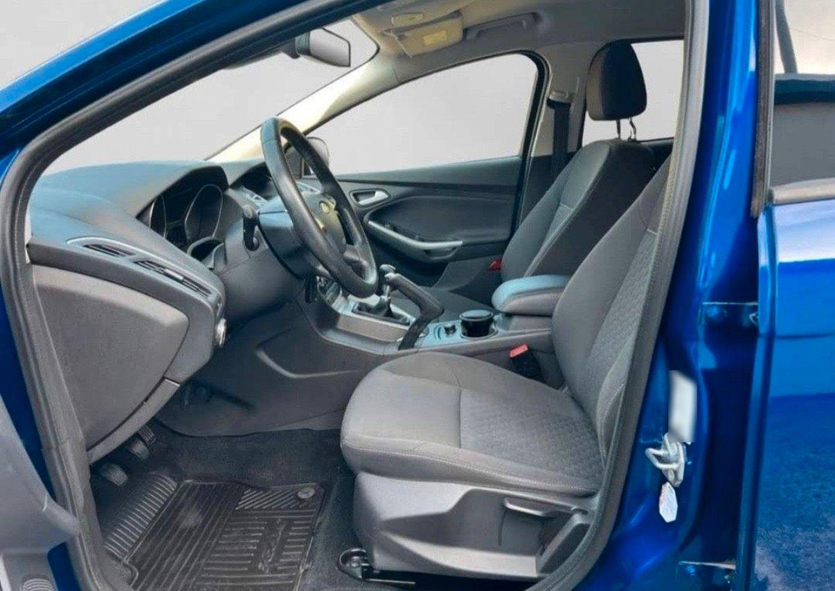 Ford Focus 2014 — салон