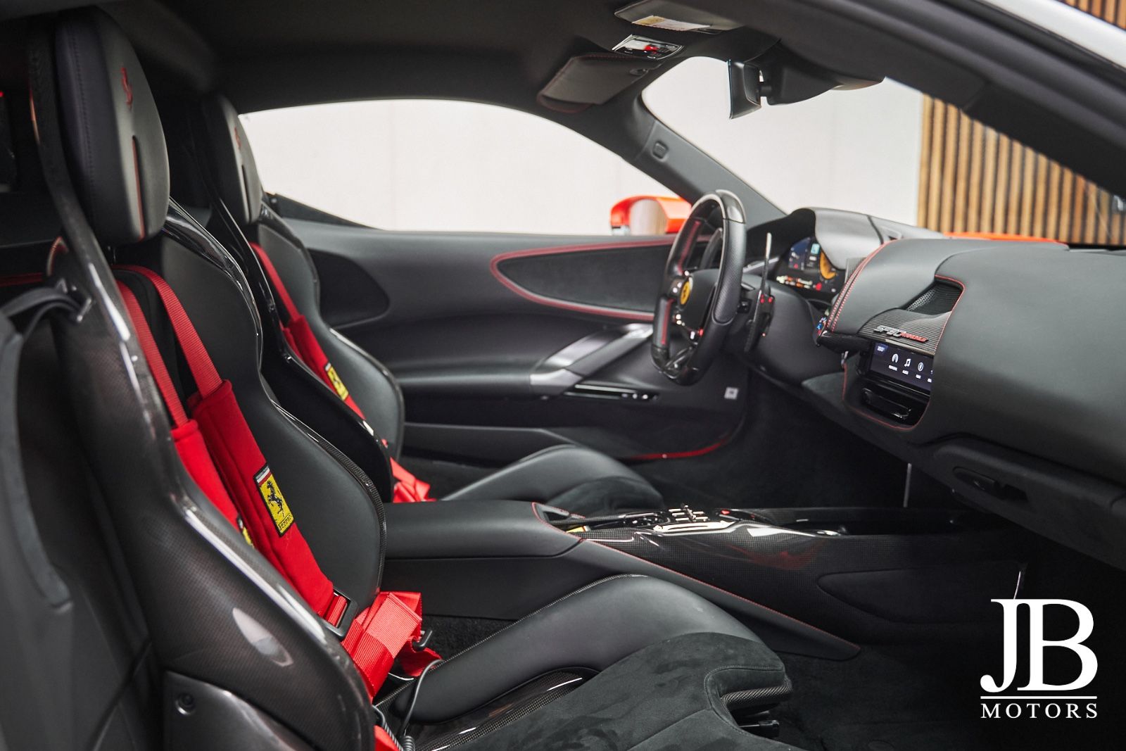Fahrzeugabbildung Ferrari SF90 Stradale Full Carbon Lift Racing Seats JBL