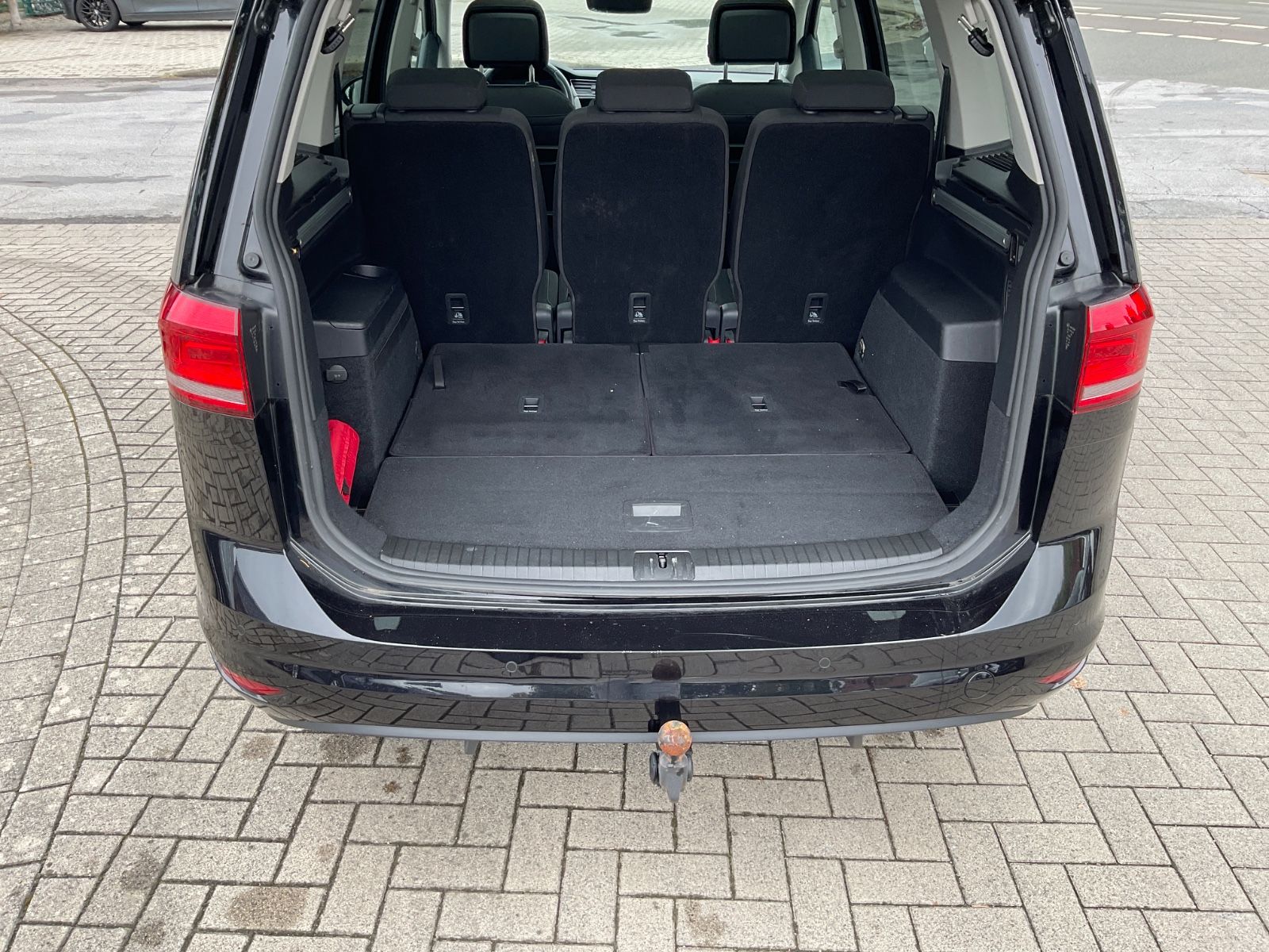 Fahrzeugabbildung Volkswagen Touran 1.5 TSI DSG,7 Sitze,AHK,Standheizung,Pano