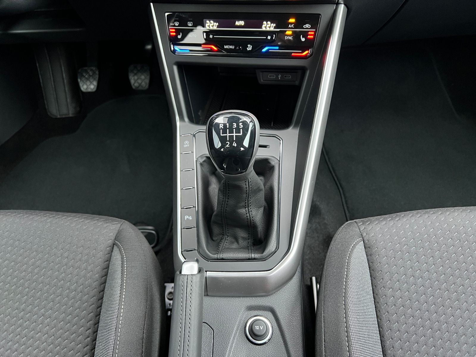 Fahrzeugabbildung Volkswagen Polo Life 1.0 *Navi, Ganzjahresreifen, Kamera*