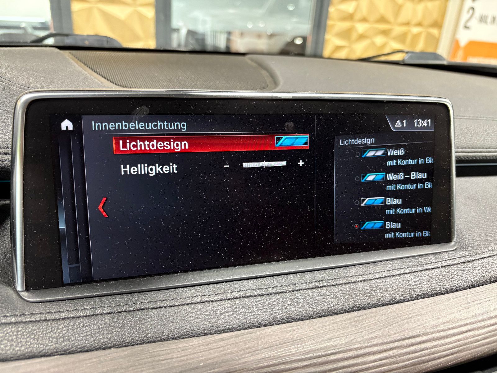 Fahrzeugabbildung BMW X6 xDrive 30 d/360°/PANO/HEAD-UP/NAVI/MEMORY/SHZ