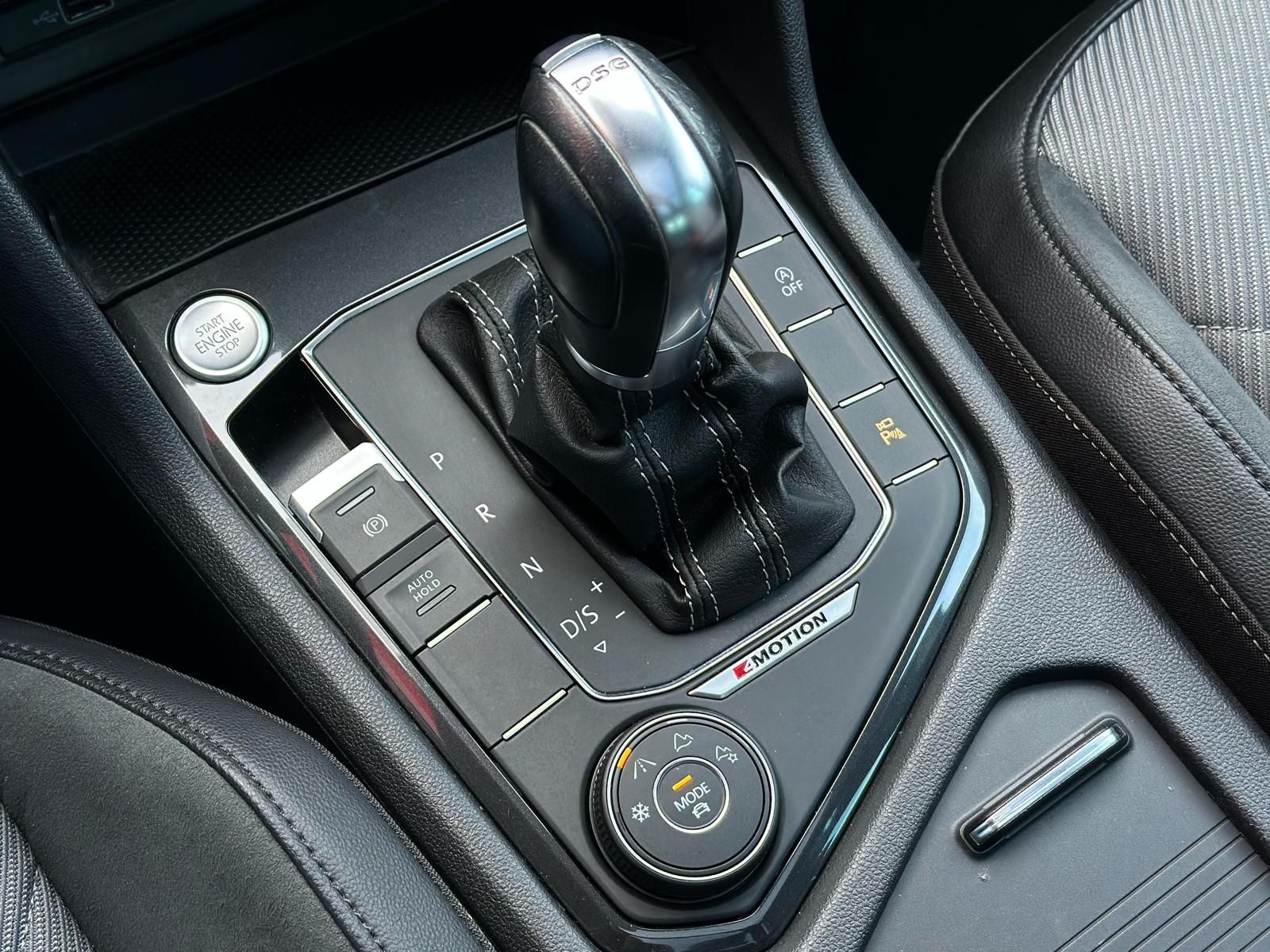 VW Tiguan 2.0TDI R LINE 4M PANO#LED#AHK#ACC#HUD#SH - Image 16
