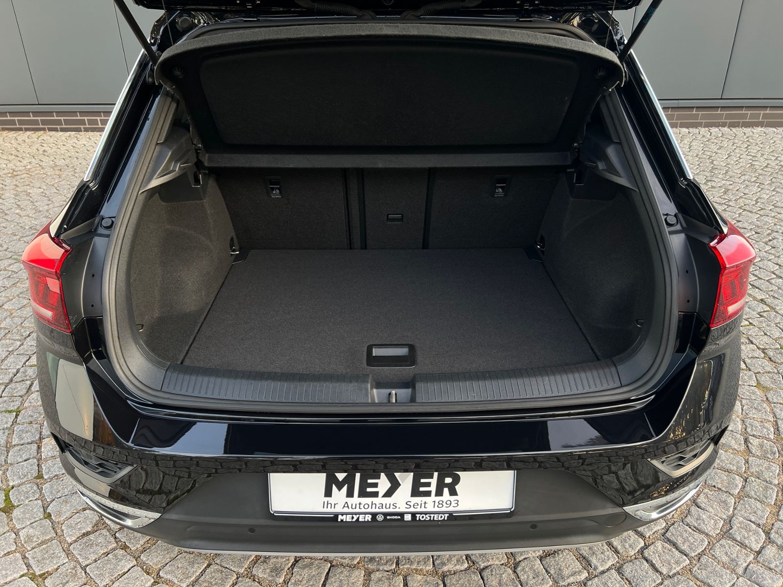 Fahrzeugabbildung Volkswagen T-Roc 1.5 TSI Sport *AHK,ACC,17"-LM*