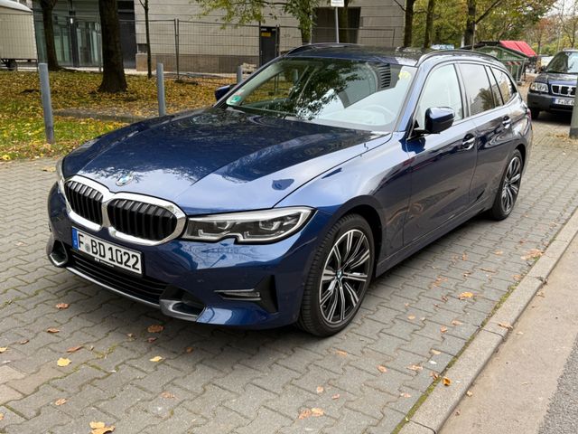 BMW 320i Touring Sport Line Benziner