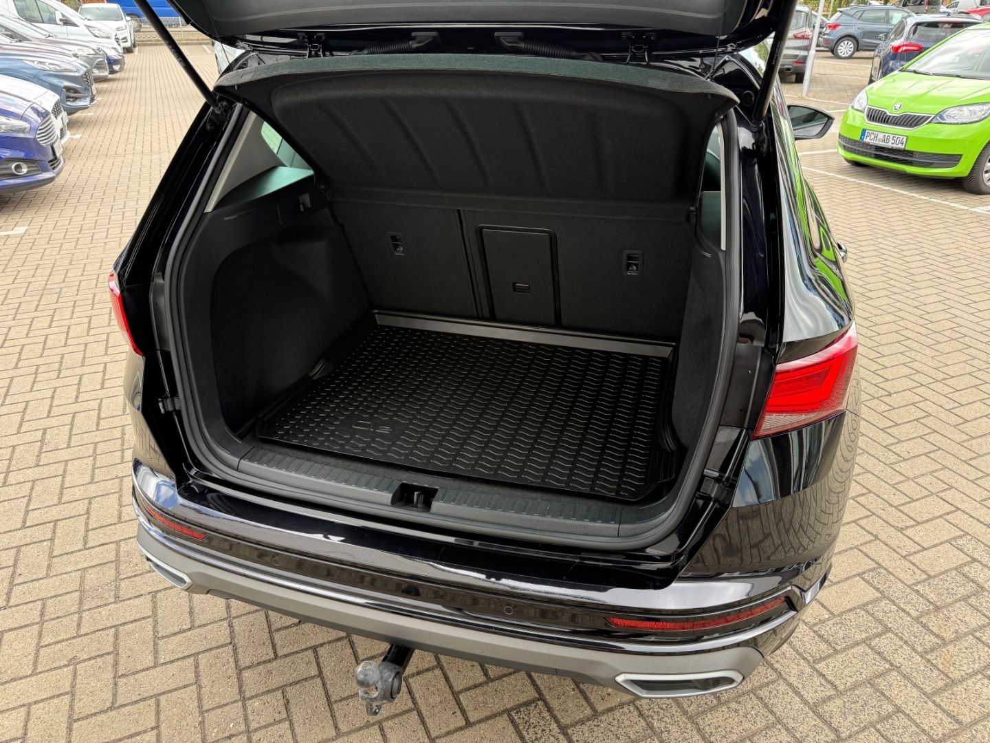 Fahrzeugabbildung SEAT Ateca 1,5 TSI FR LED AHK Navi RFK GJR TWA VZE Te