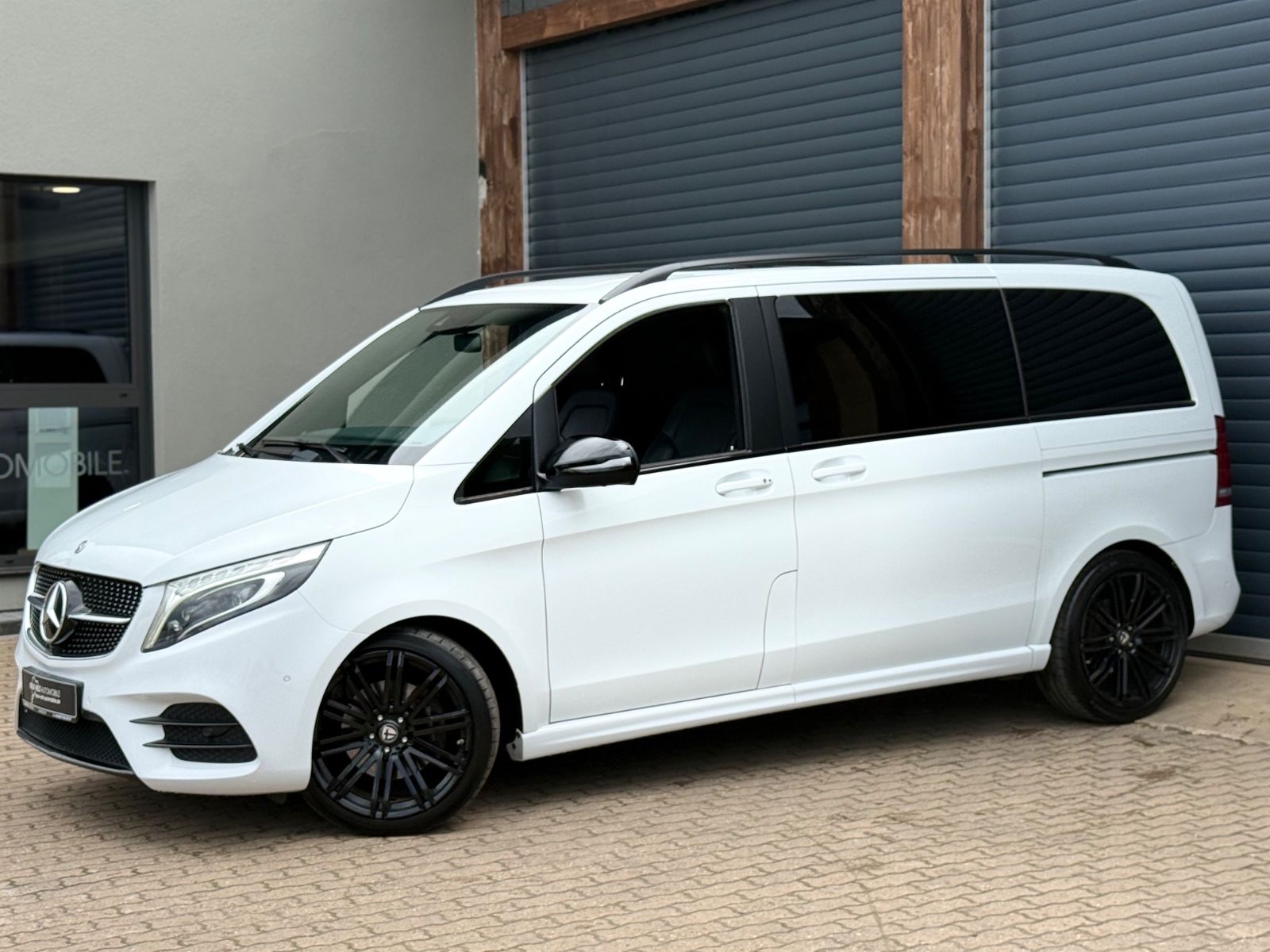 MERCEDES-BENZ V 300 EDITION AMG/Leder/BURMESTER/SitzLü/360/ElT
