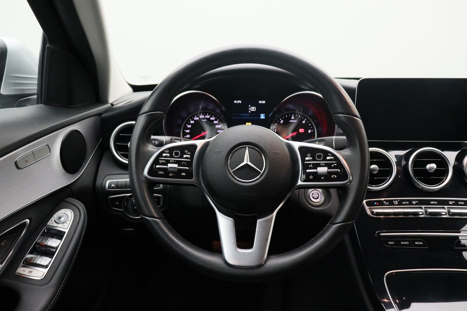 Fahrzeugabbildung Mercedes-Benz C 300 T-Modell 4Matic ACC AHK LED