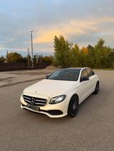 Mercedes-Benz E 350d AVANTGARDE *Burmester*HeadUp*Pano*Night* - Mercedes-Benz E 350 mit Diesel-Antrieb: Limousine