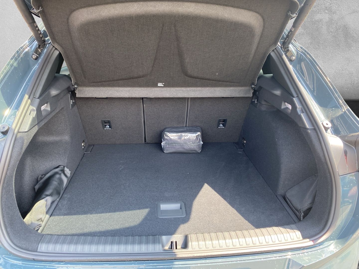 Fahrzeugabbildung CUPRA Terramar 1.5 eTSI 110 kW EU6e