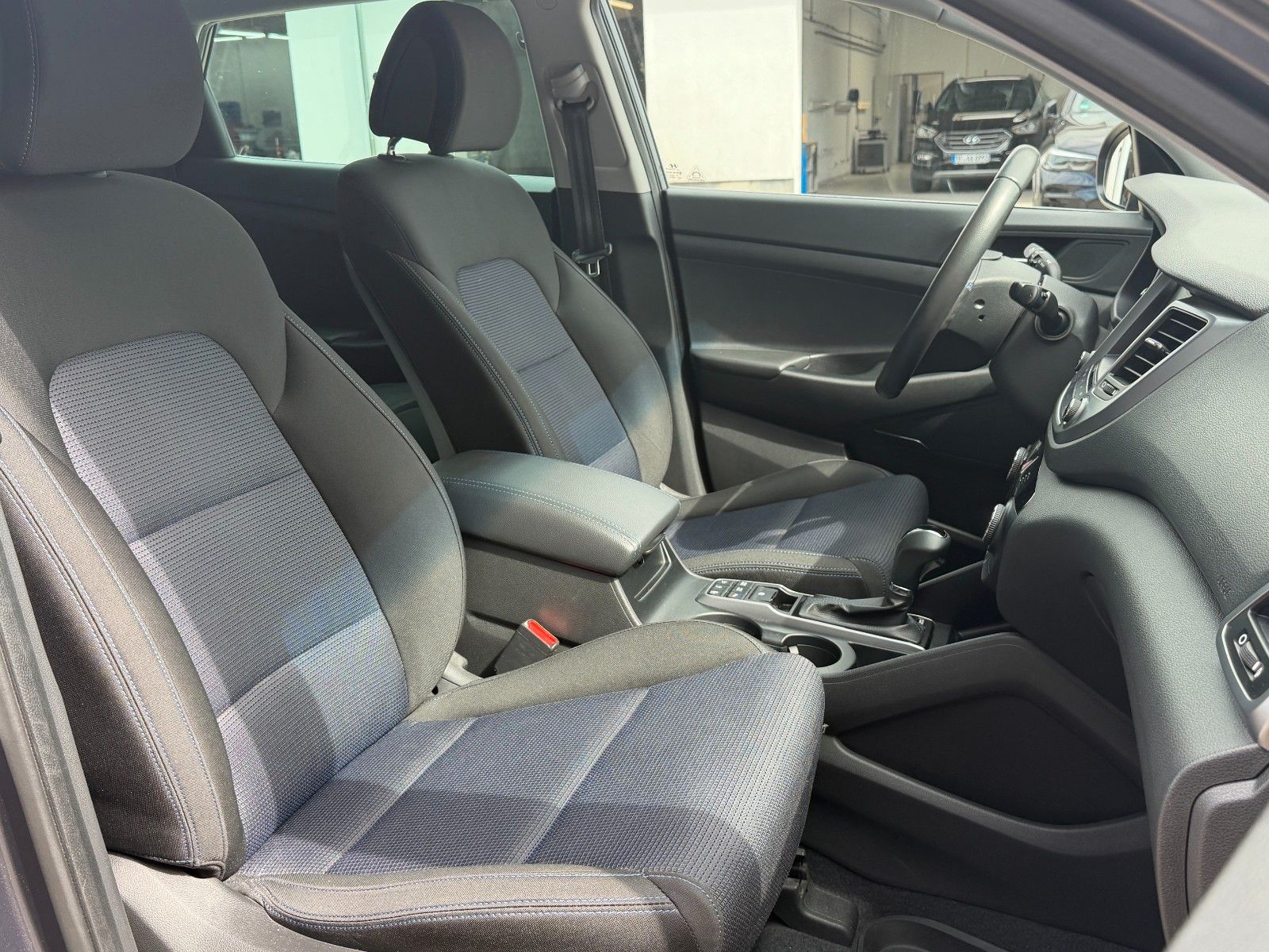 Fahrzeugabbildung Hyundai TUCSON 1.7 CRDi Premium *Totwinkl*8fach*AHK*LED*