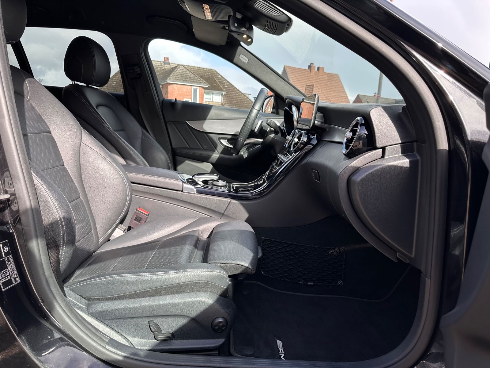 Fahrzeugabbildung Mercedes-Benz C 300 T-Modell AMG Line Night/AHK/LED/Navi/eHeck