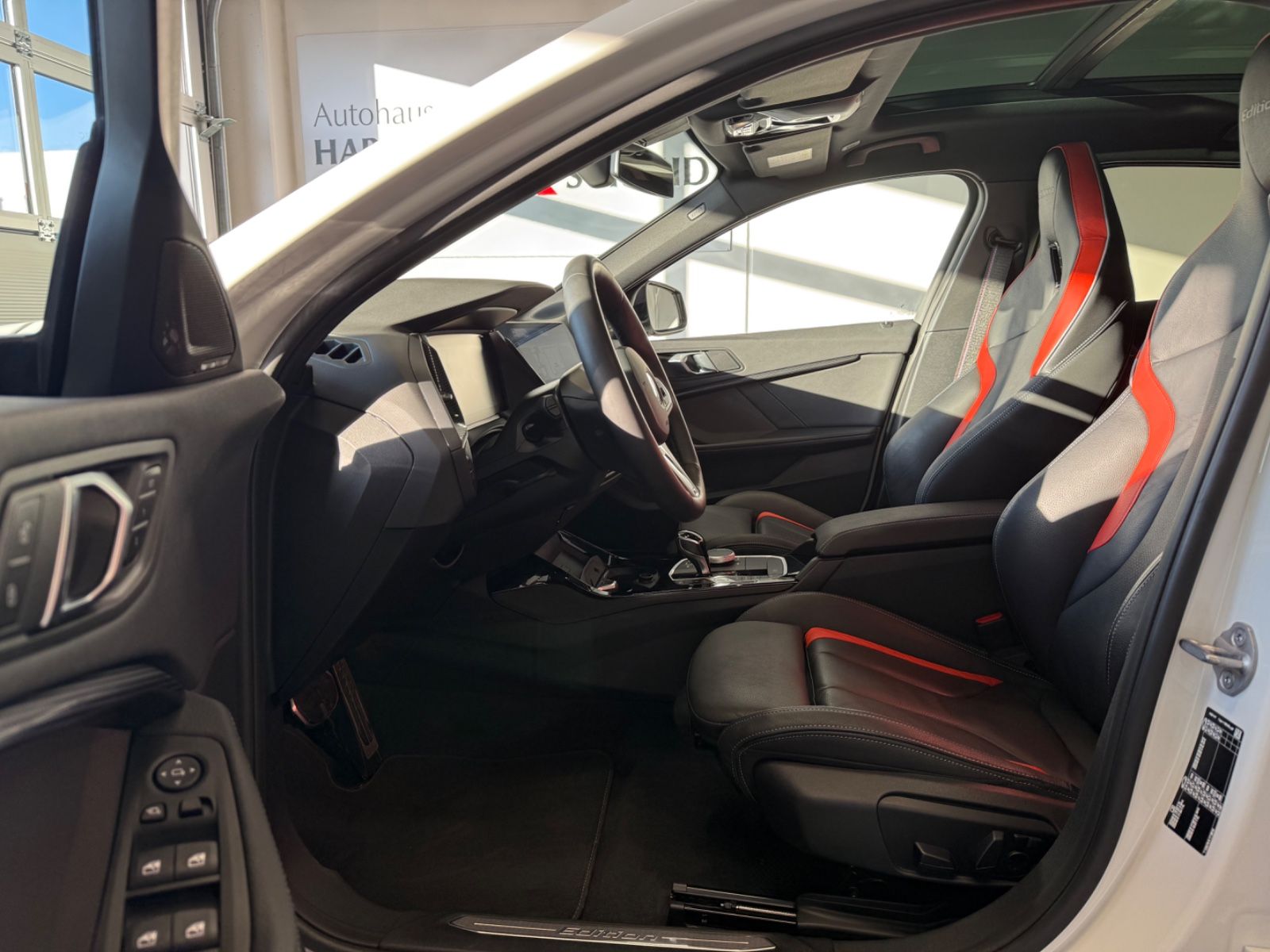 Fahrzeugabbildung BMW 118 i Edition Colorv.; M-Tech.-,M-Pro-Sport-Pak.