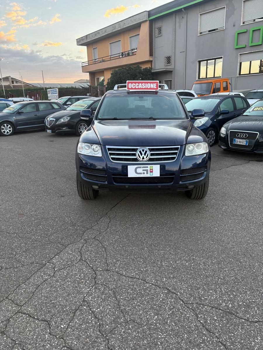 Volkswagen Touareg 2005 — rear view