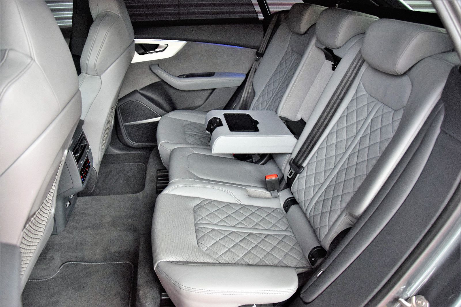 Fahrzeugabbildung Audi SQ8 4.0 TDI quattro Pano Sitzlüft Nachts.ACC B&O