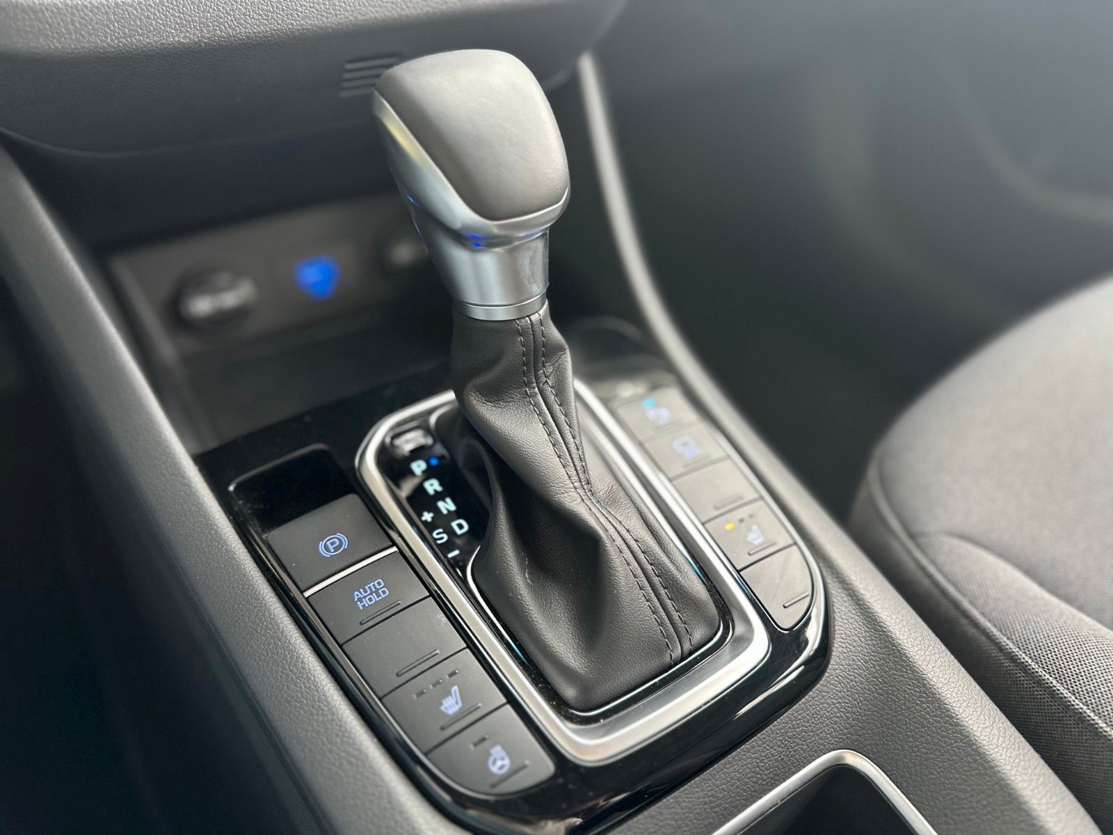Fahrzeugabbildung Hyundai IONIQ Trend HEV 1.6l 105PS Carplay/Kamera!