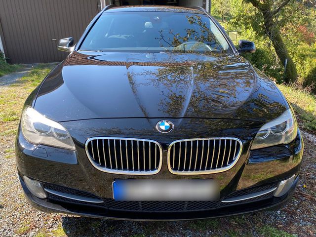 BMW Beschädigter BMW 5er Touring 525xD Allrad ...