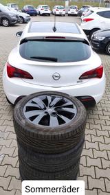 Opel Astra J GTC 1. Hand+Klima+PDC+L.+SHZ+8xALU+BT+SH - Opel Astra: Weiß, J