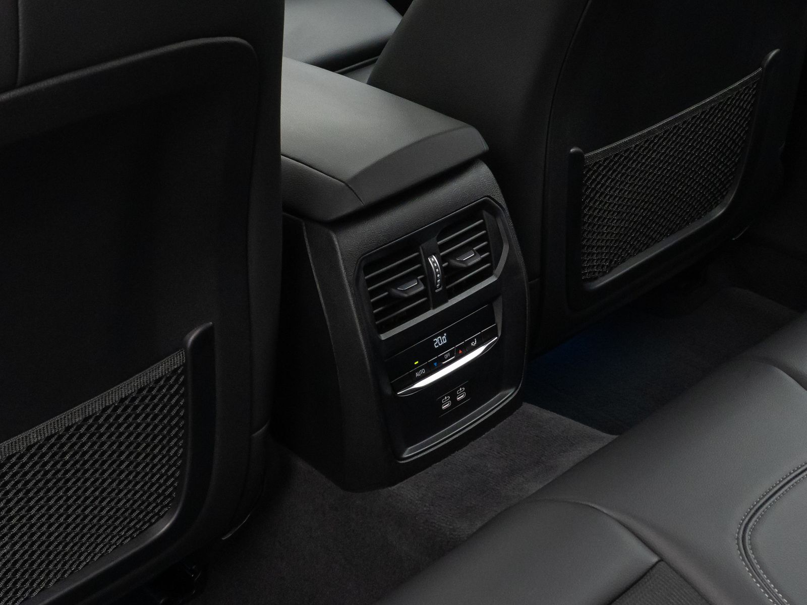 Fahrzeugabbildung BMW 330e xD Sport Line Kamera DAB Stop&Go Alarm LED