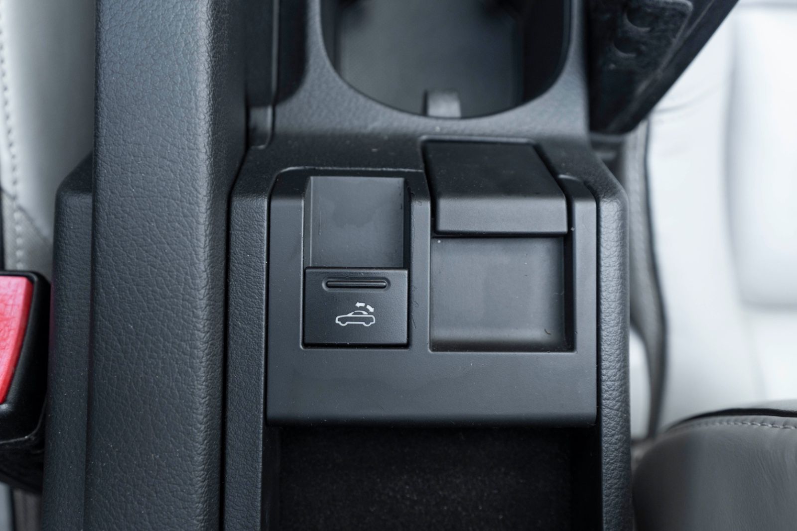 Fahrzeugabbildung Audi S4 Cabriolet 4.2 quattro TEMPOMAT M+S LEDER