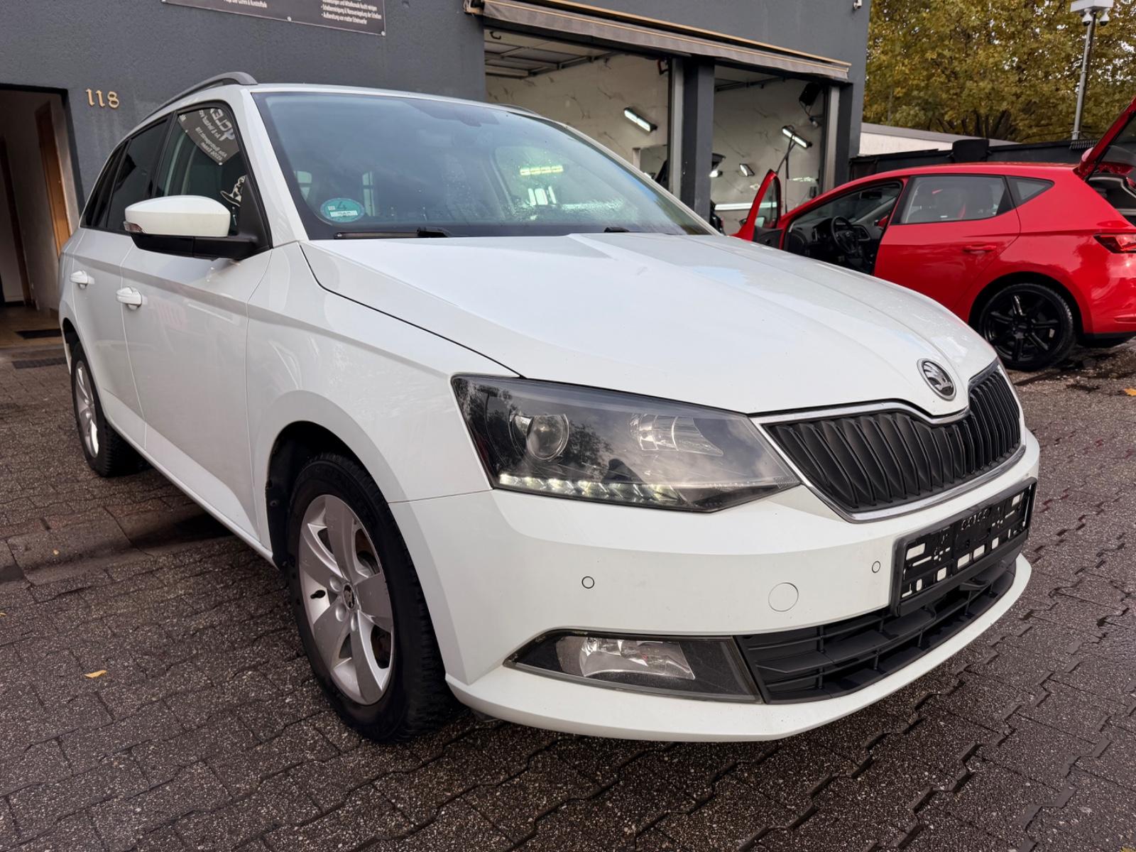 Skoda Fabia 2015 — вигляд ззаду