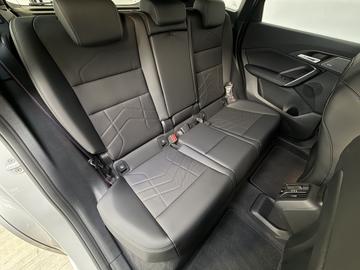 2026 BMW IX1 缩略图 25
