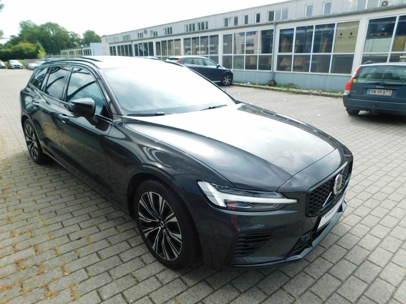 Fahrzeugabbildung Volvo V60 T6 Recharge AWD Ultra Dark