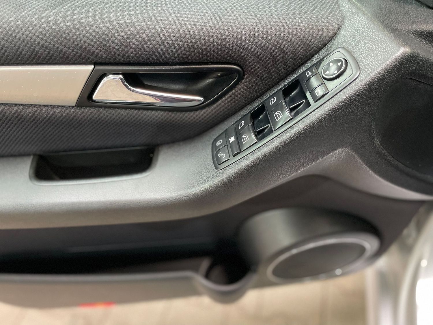 Fahrzeugabbildung Mercedes-Benz B 180 i #SHZ