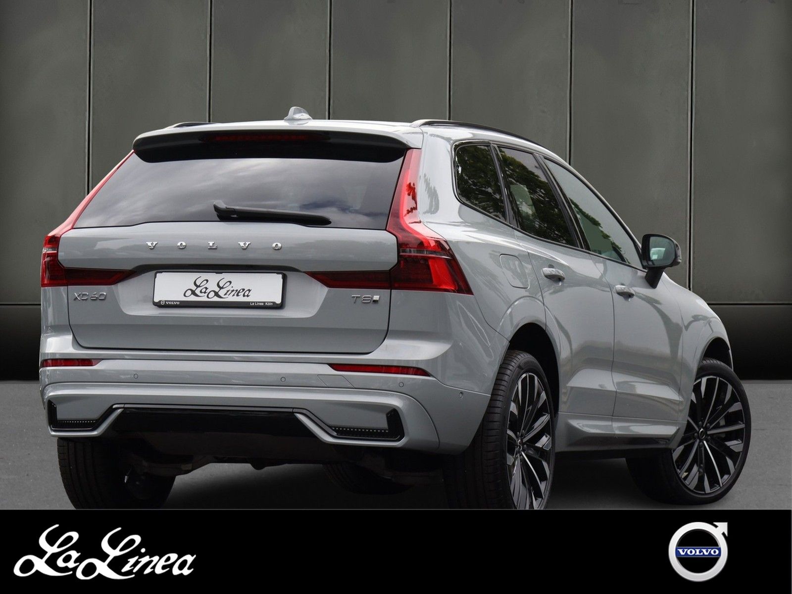Volvo XC60 T8 AWD Plus Dark Reskin NP:88.670,-//FOUR-C imagem 2