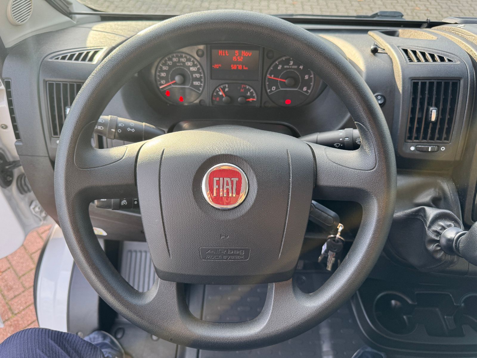 Fahrzeugabbildung Sunlight Cliff 640 FIAT EINZELLBETTEN TV KAMERA 18 ZOLL