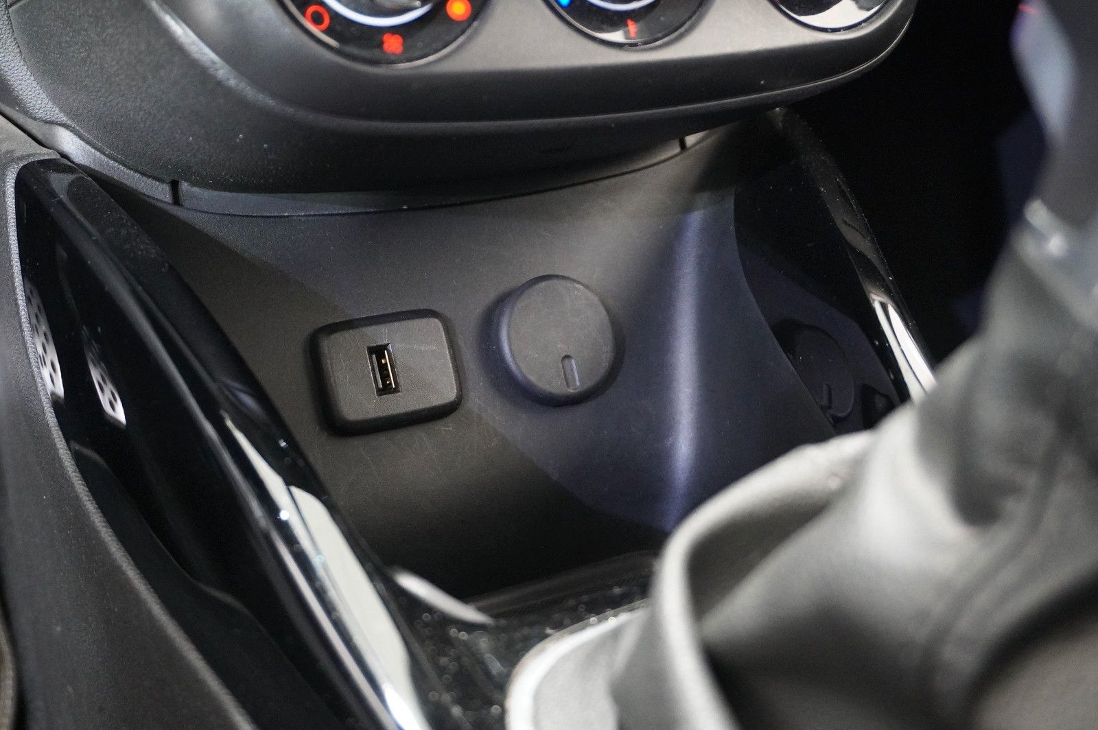 Fahrzeugabbildung Opel Adam S 1.4T SPORT NAVI/LED/SHZ/TEMP./OPC/PDC/USB