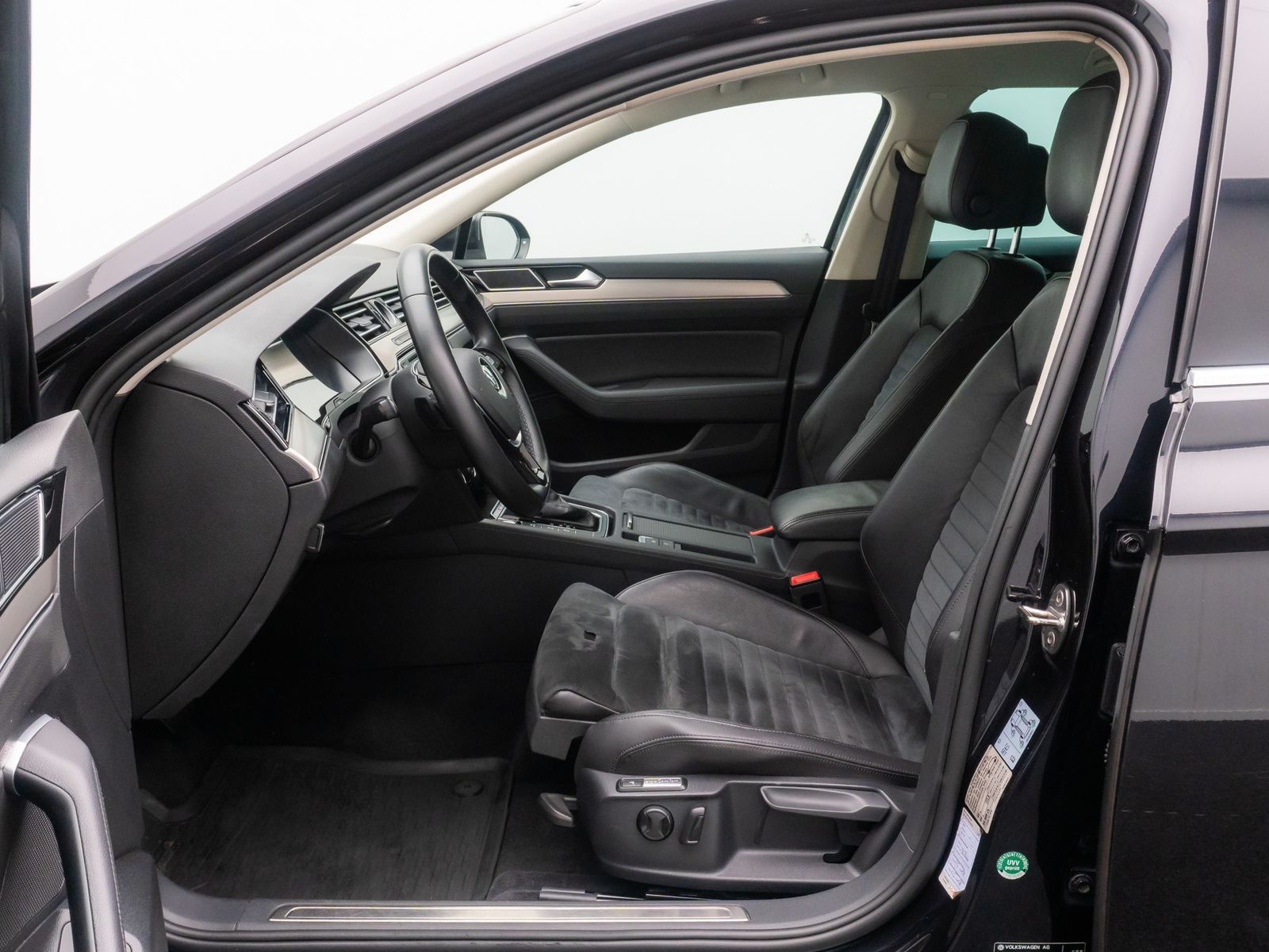Fahrzeugabbildung Volkswagen Passat Variant 2.0 Highline PDC Massage AHK 18"