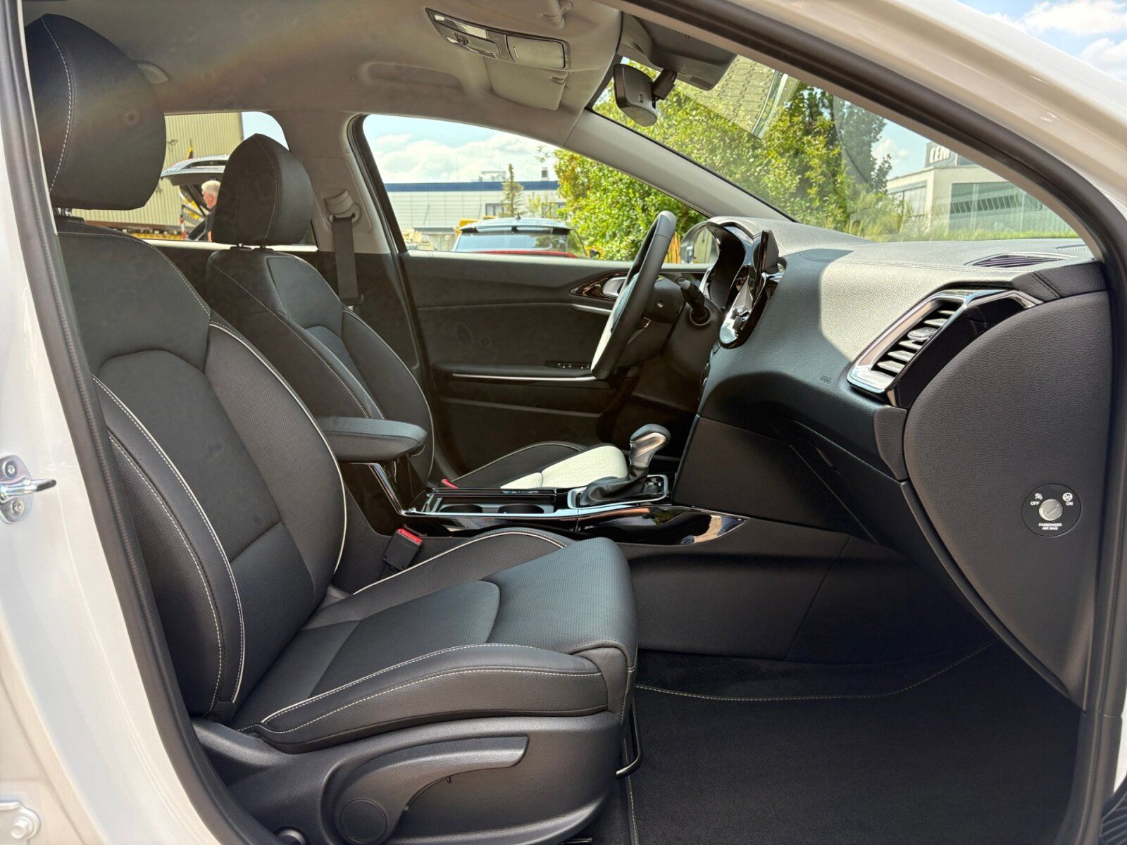 Fahrzeugabbildung Kia Xceed 1.5 T-GDI Platinum Edition NaviDistronic