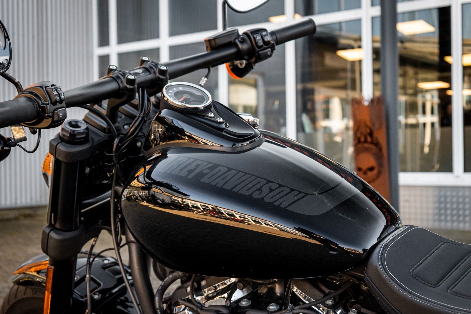 Fahrzeugabbildung Harley-Davidson FXFBS FAT BOB 114 CUI SOFTAIL