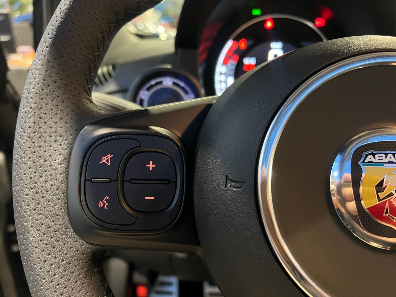 Fahrzeugabbildung Abarth 595C T-Jet NAV DAB PDC ALU