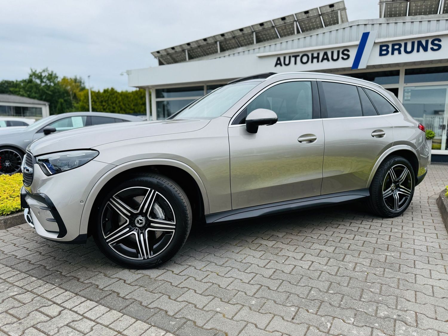 Fahrzeugabbildung Mercedes-Benz GLC 300 d 4M AMG - 360°, Panodach, Standh, Digit