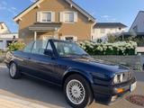 BMW 318i -Design-Edition  Mauritiusblau - BMW 318 aus 1993: 318i
