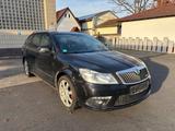 Skoda Octavia Combi RS*AHK*XENON*TEMPOMAT - Skoda Octavia aus 2011: RS Combi