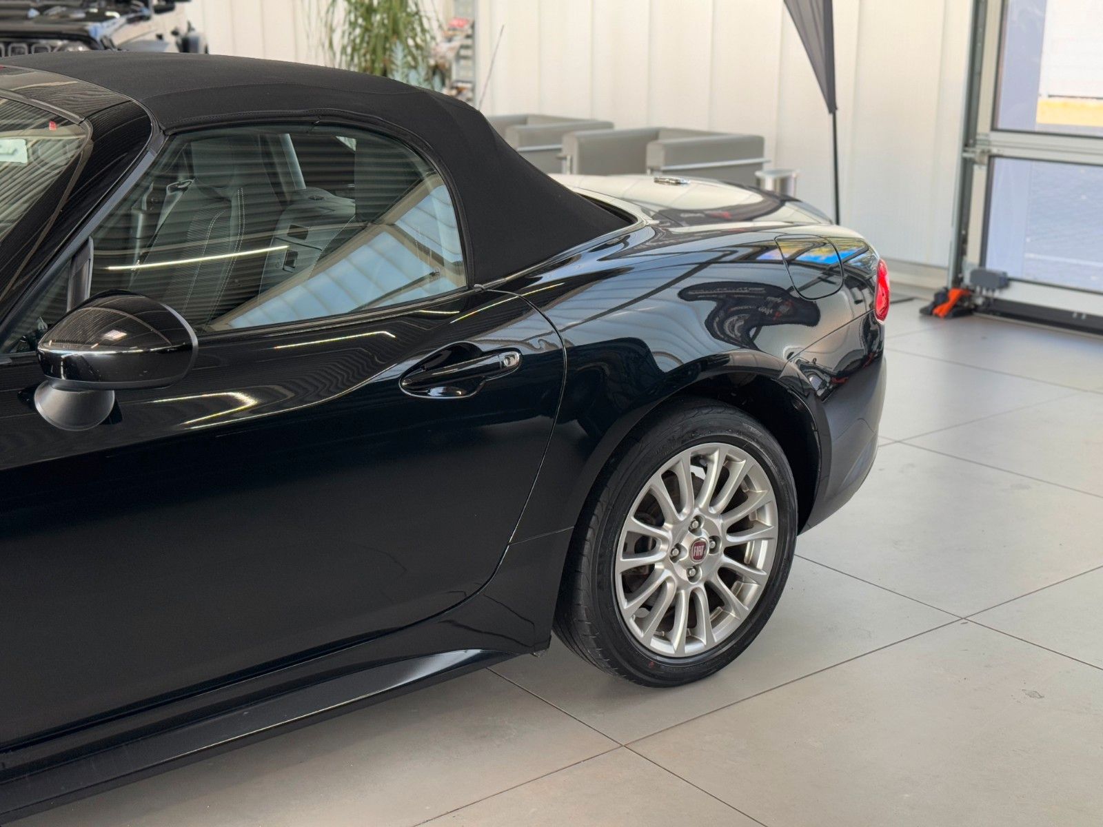 Fahrzeugabbildung Fiat 124 Spider  Klimaanlage Tempomat LM-Felgen TOP