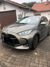 Toyota Yaris 1.5-l-VVT-i Club Club - Toyota Yaris: Grün
