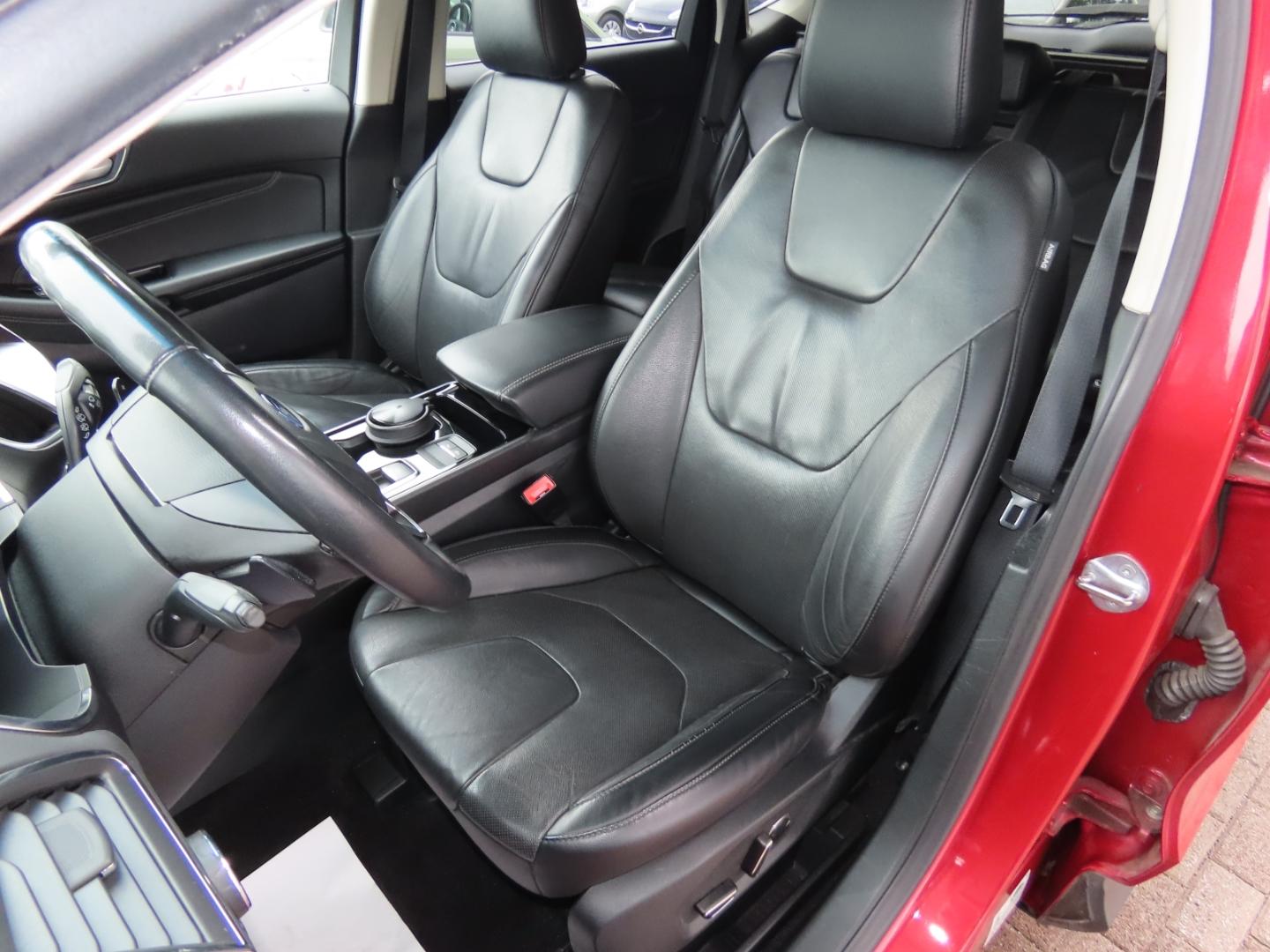 Ford Edge Titanium 1.Hd*Matrix*B&O*Navi*Kam*ACC*AHK